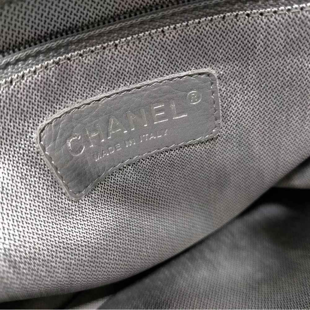 Chanel Vtg Black Vertical Quilted Leather Mademoiselle Ligne Camera Shoulder Bag - Picture 14 of 16